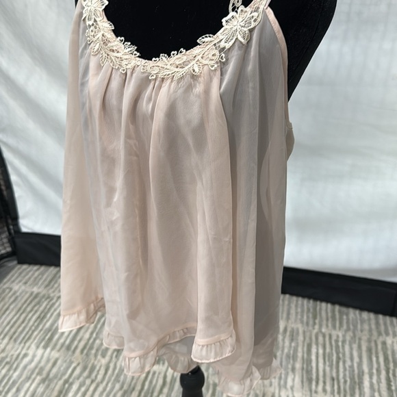 Elegant Cream Chemise with Lace Trim - Picture 4 of 4